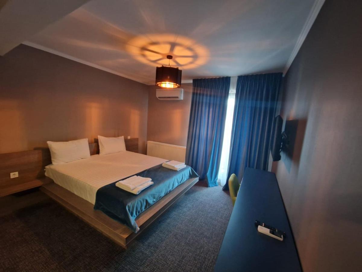 Albert Hotel Roşu Exteriér fotografie